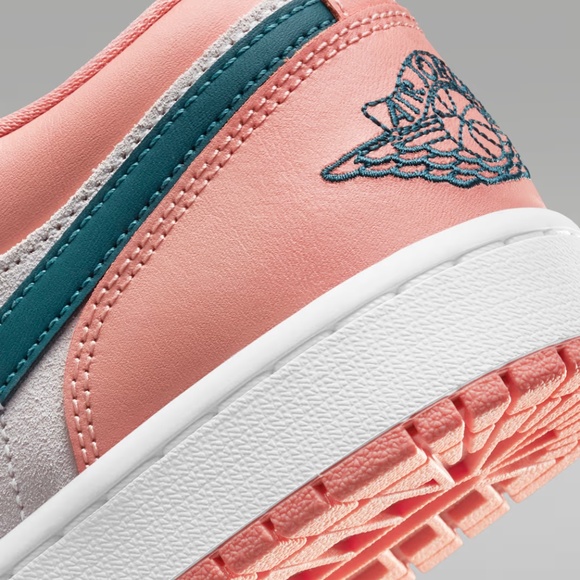 Nike Air Jordan 1 Low Size 8.5 WMNS - Picture 6 of 12